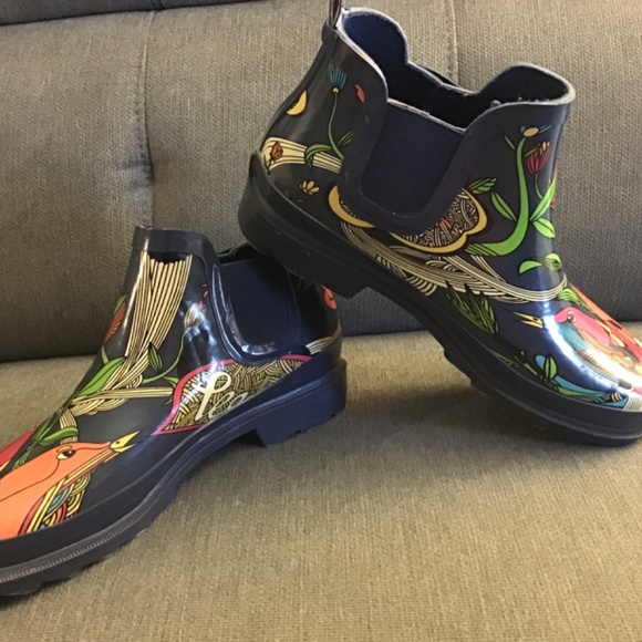 Ankle style rain boots - Picture 2 of 5